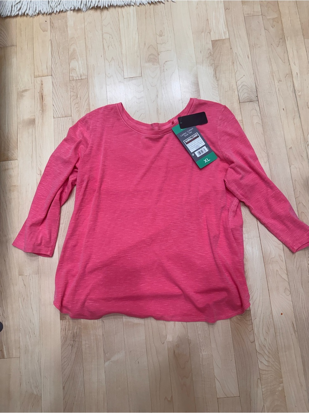 NWT Women’s Pink Lightweight Scoop Neck Tee